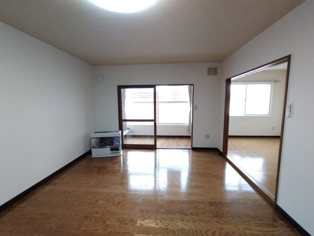 キノヴィレッジＣ棟【居間・リビング】