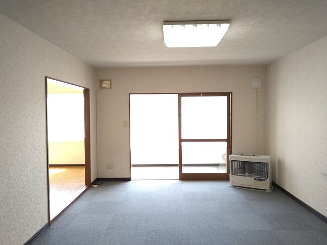 キノヴィレッジＢ棟【居間・リビング】