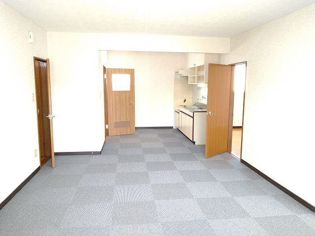 キノヴィレッジＢ棟【居間・リビング】