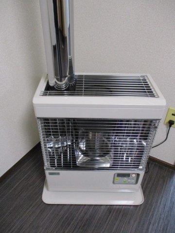 マルエマンション【設備】灯油煙突式ストーブ