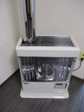 マルエマンション【設備】灯油煙突式ストーブ
