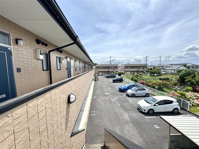 玄関前に駐車場があります