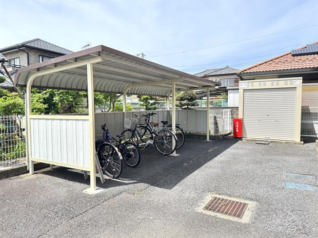 自転車置き場も併設してます