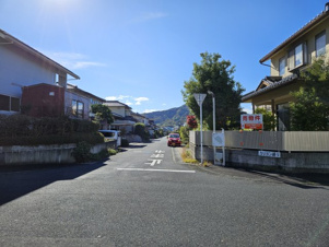 鳥取市若葉台南6丁目  中古戸建て【前面道路含む現地写真】