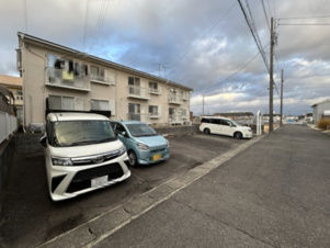 ハイツ森本【駐車場】