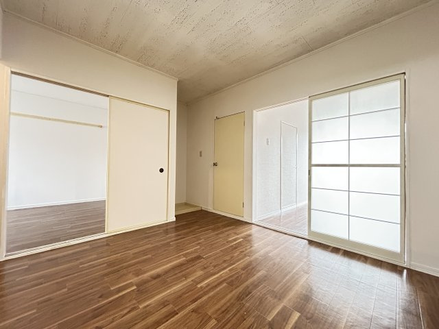 ハイツ森本【居間・リビング】