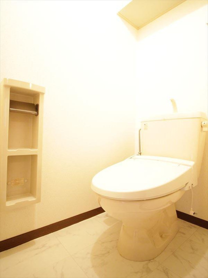 トイレットペーパー入る収納付きトイレです！