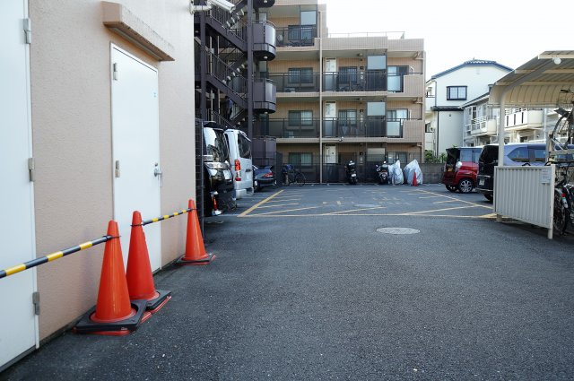 クリオ西川口伍番館【駐車場】