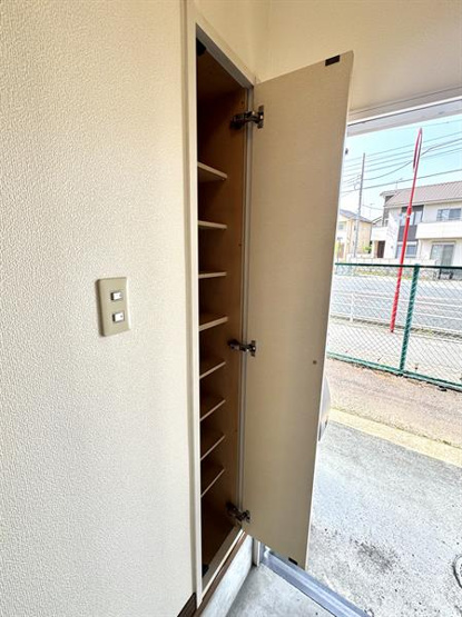 場所を取らないシューズBOXなので玄関も広く使えます