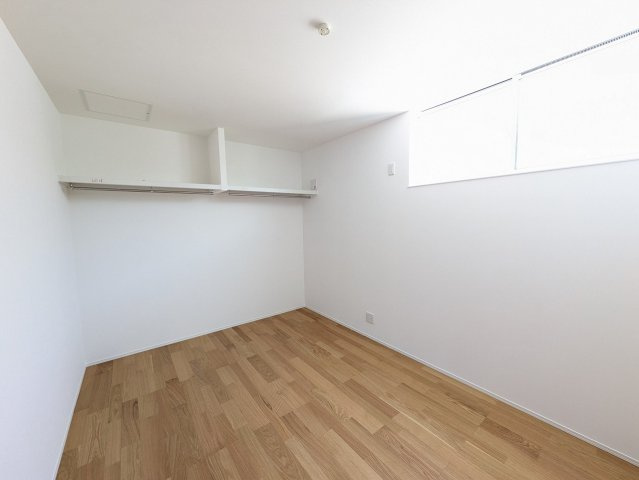 シンプルな洋室は、様々なインテリアに合わせやすいのが魅力です