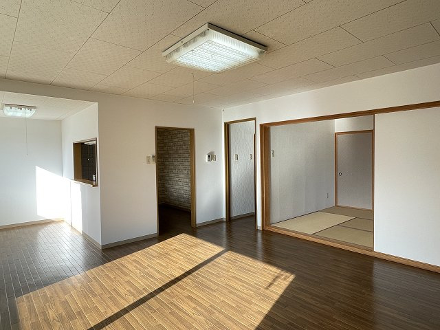 サンブライトハイツⅣ【居間・リビング】