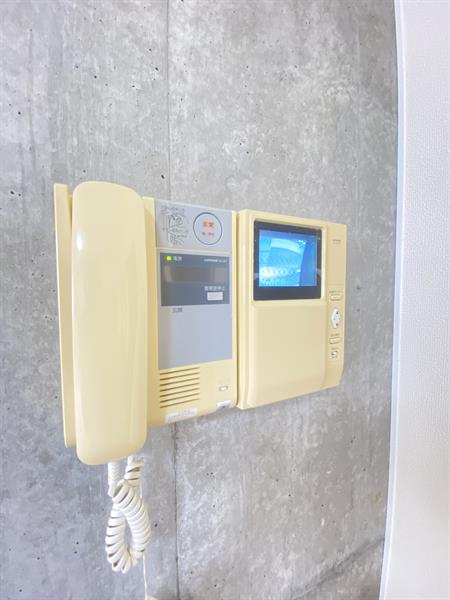 TVモニターと自動火災報知機