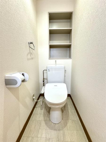 トイレ内完全リフォーム済み