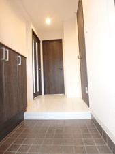 ダイアパレス本町【玄関】人感センサー付き照明