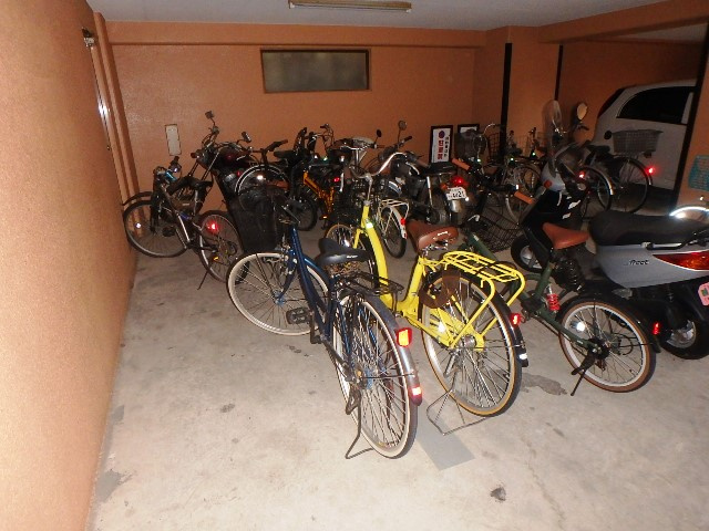 ダイアパレス本町【共有部分】自転車置場です☆