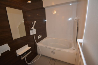 ダイアパレス本町【浴室】ひろびろお風呂でリラックスできますよ♪