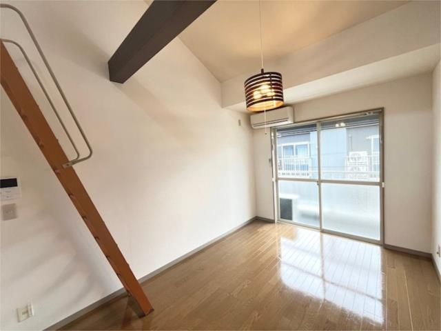 フェビタ国立【居間・リビング】