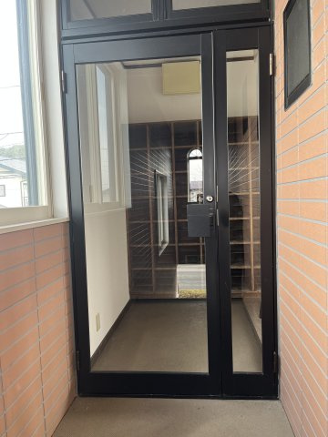 盛岡市北松園４丁目の店舗戸建【玄関】
