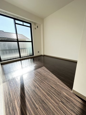 八幡マンション【洋室】