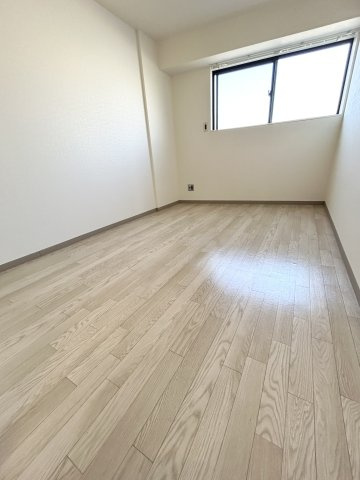 八幡マンション【洋室】