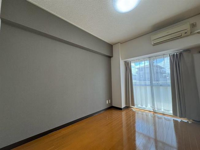暖かく帰宅を迎えるお洒落なエントランス