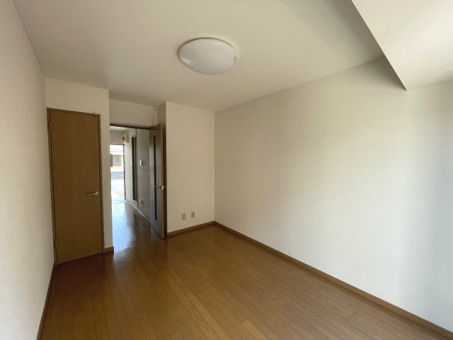 サンシャインヴィラ元吉田【寝室】