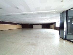 西２４南２貸店舗【居間・リビング】