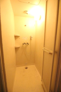 つくば市谷田部の店舗事務所シンプルで使いやすいシャワールームです