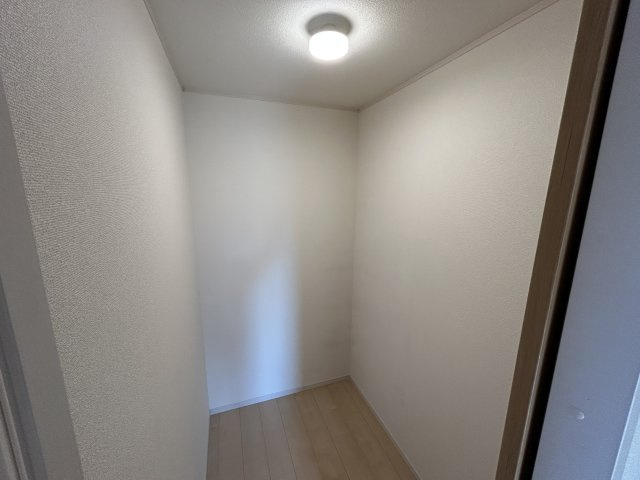 諏訪町３丁目売家【収納】