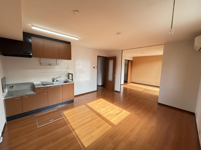 エバーグリーンC棟【居間・リビング】