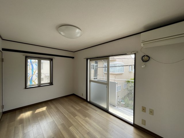 メゾン八幡町【居間・リビング】