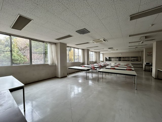 ジョイタウンはるひ【内装】広々とした食堂で、寮生同士のコミュニケーションが深まる環境！