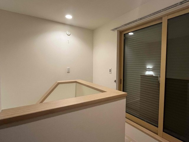 Ｅｓｐｏｉｒ（エスポワール）【設備】西向きの窓には電動シャッターがついております。