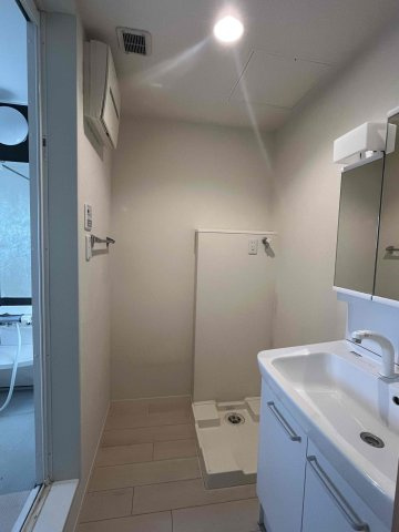 Ｅｓｐｏｉｒ（エスポワール）【洗面所】独立洗面台付の洗面所です。