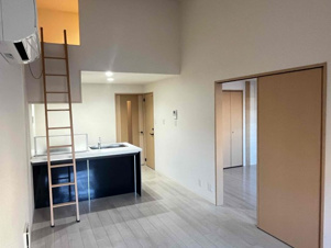 Ｅｓｐｏｉｒ（エスポワール）【内装】収納に便利なロフト付のオシャレな内装です。