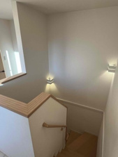 Ｅｓｐｏｉｒ（エスポワール）【内装】２階からみた階段です。