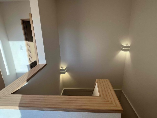 Ｅｓｐｏｉｒ（エスポワール）【設備】階段の照明です。