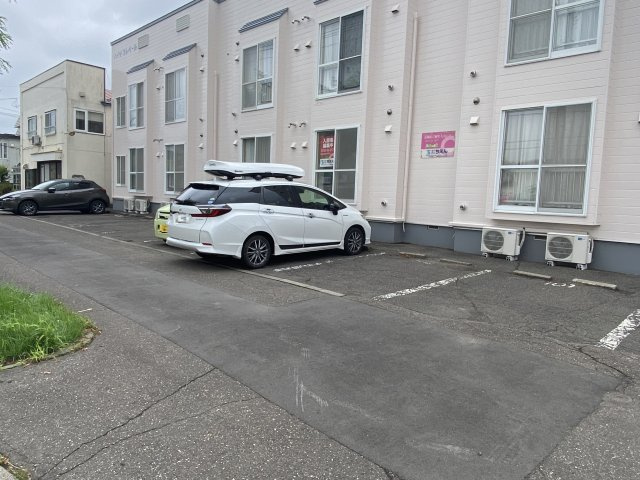 ハイツプレベール【駐車場】