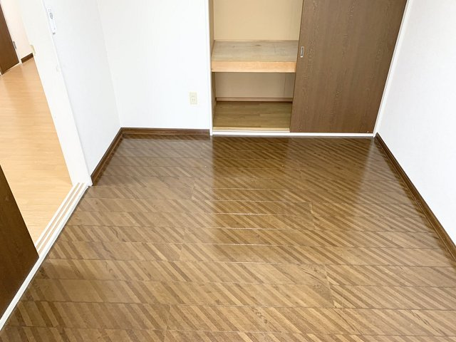 ラグジュリータウンＡ棟【寝室】