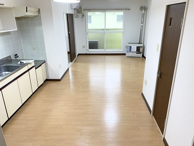 ラグジュリータウンＡ棟【居間・リビング】