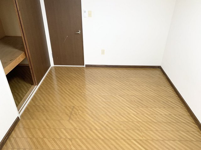 ラグジュリータウンＡ棟【寝室】