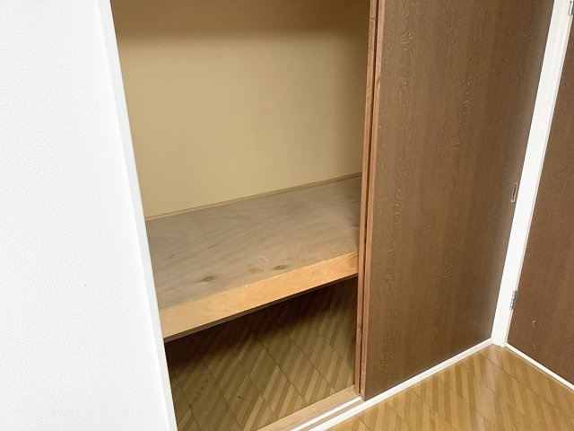 ラグジュリータウンＡ棟【収納】