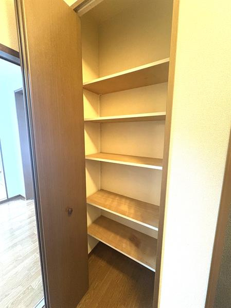 廊下にも収納あり！