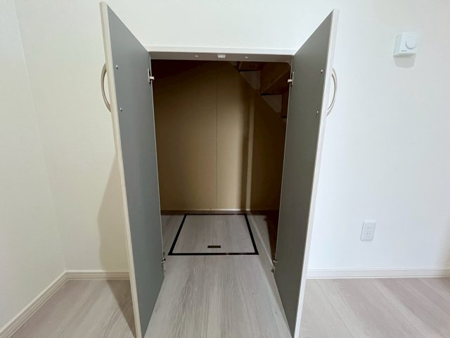 西２条南３７丁目（西）【収納】