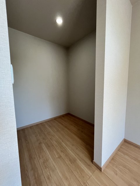 西２条南３７丁目（東）【洋室】