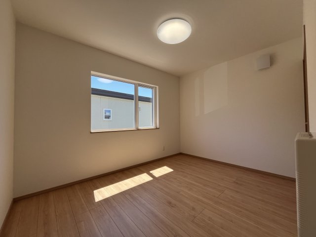 西２条南３７丁目（東）【洋室】