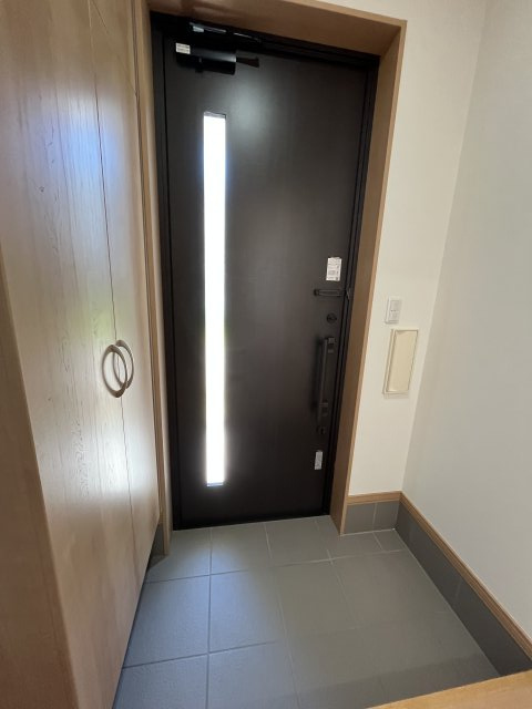 西２条南３７丁目（東）【玄関】
