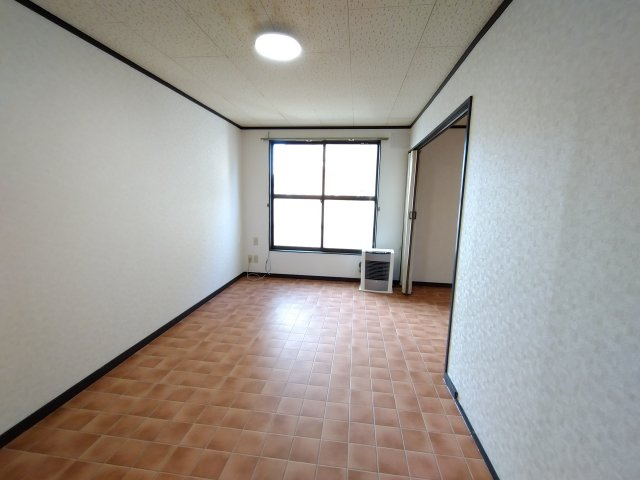 マインハイツ８２２【居間・リビング】