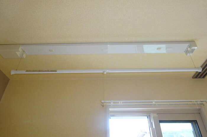 メゾン・ド・ティアラ【設備】雨の日に大活躍の室内物干し