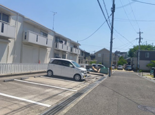 エルハイツ金剛【駐車場】